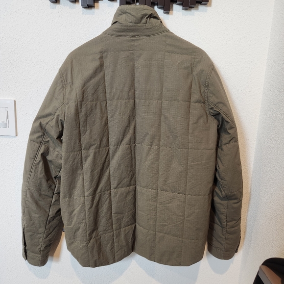 Mountain Hardware J Tree Insulated Shacket - Picture 5 of 6